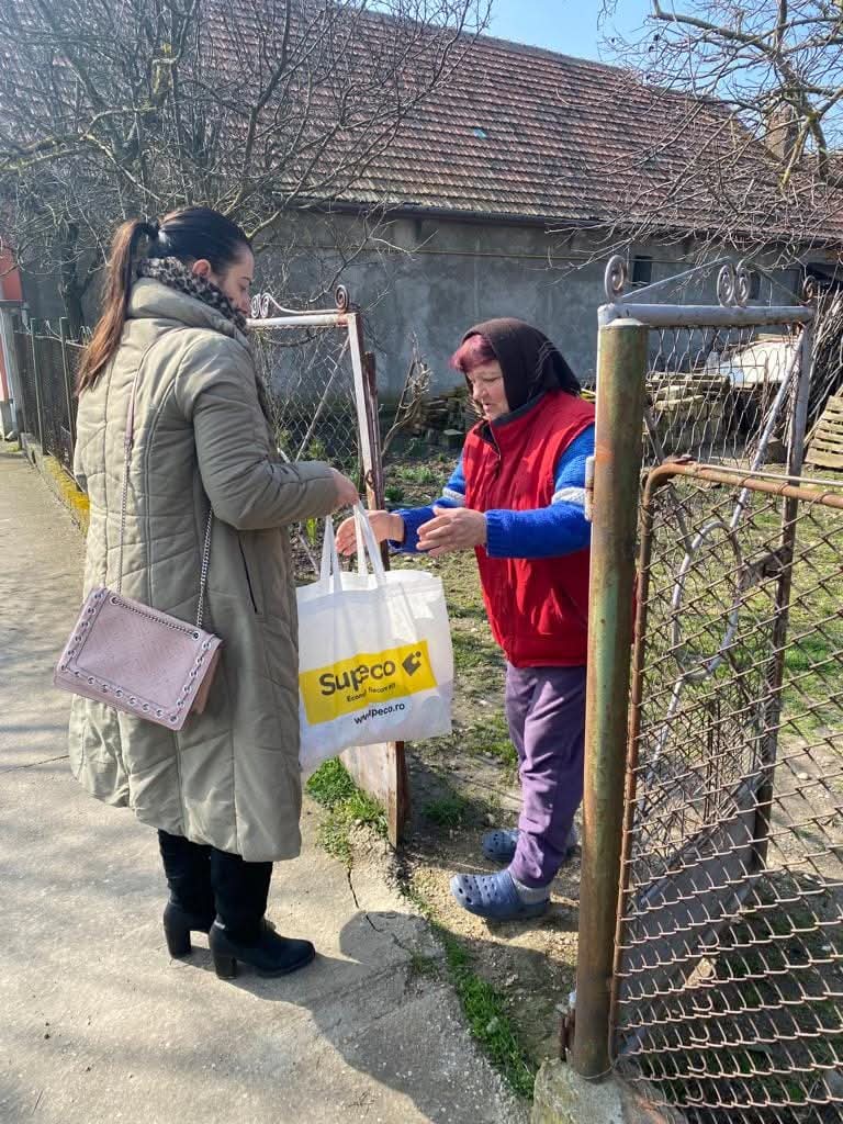 Pachet predat la poartă